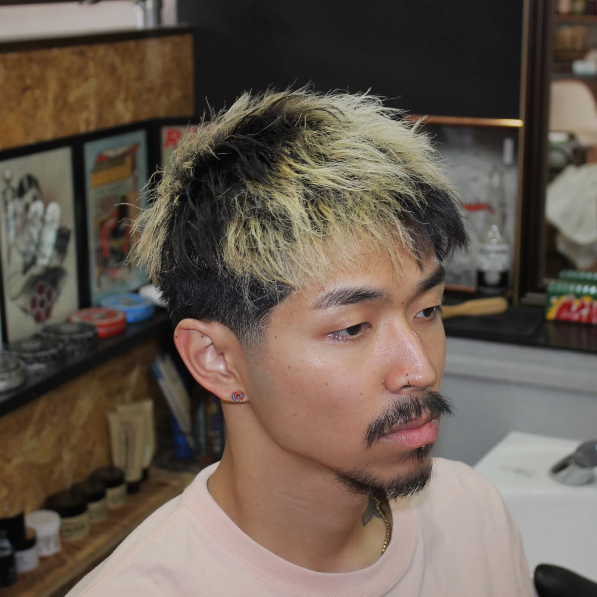 テーパーフェードショート×デザインカラー